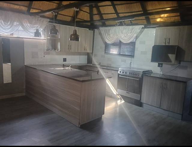 2 BEDROOM PROPERTY TO RENT IN STRUISBULT